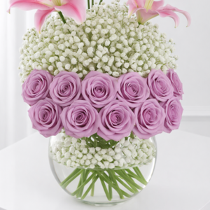 Wonderful rose vase with Greenwich chocolate from Villain