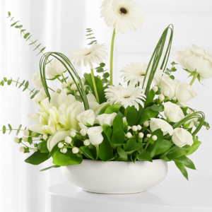 Wonderful rose vase with Greenwich chocolate from Villain