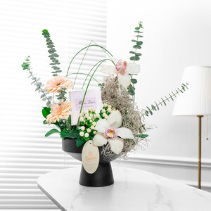 Harmony Vase with Perfume (MISS DIOR)